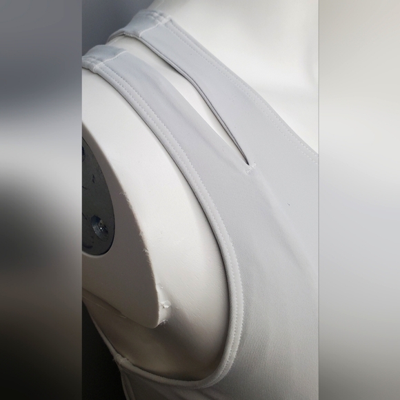 Lululemon Size 8 B/C -Sports Bra in Ocean Air Color (Light Gray) - Picture 5 of 12